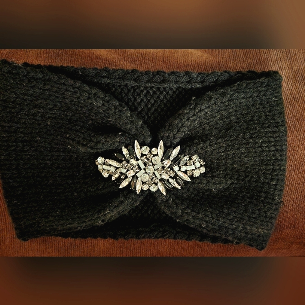 Headwear with jewels black